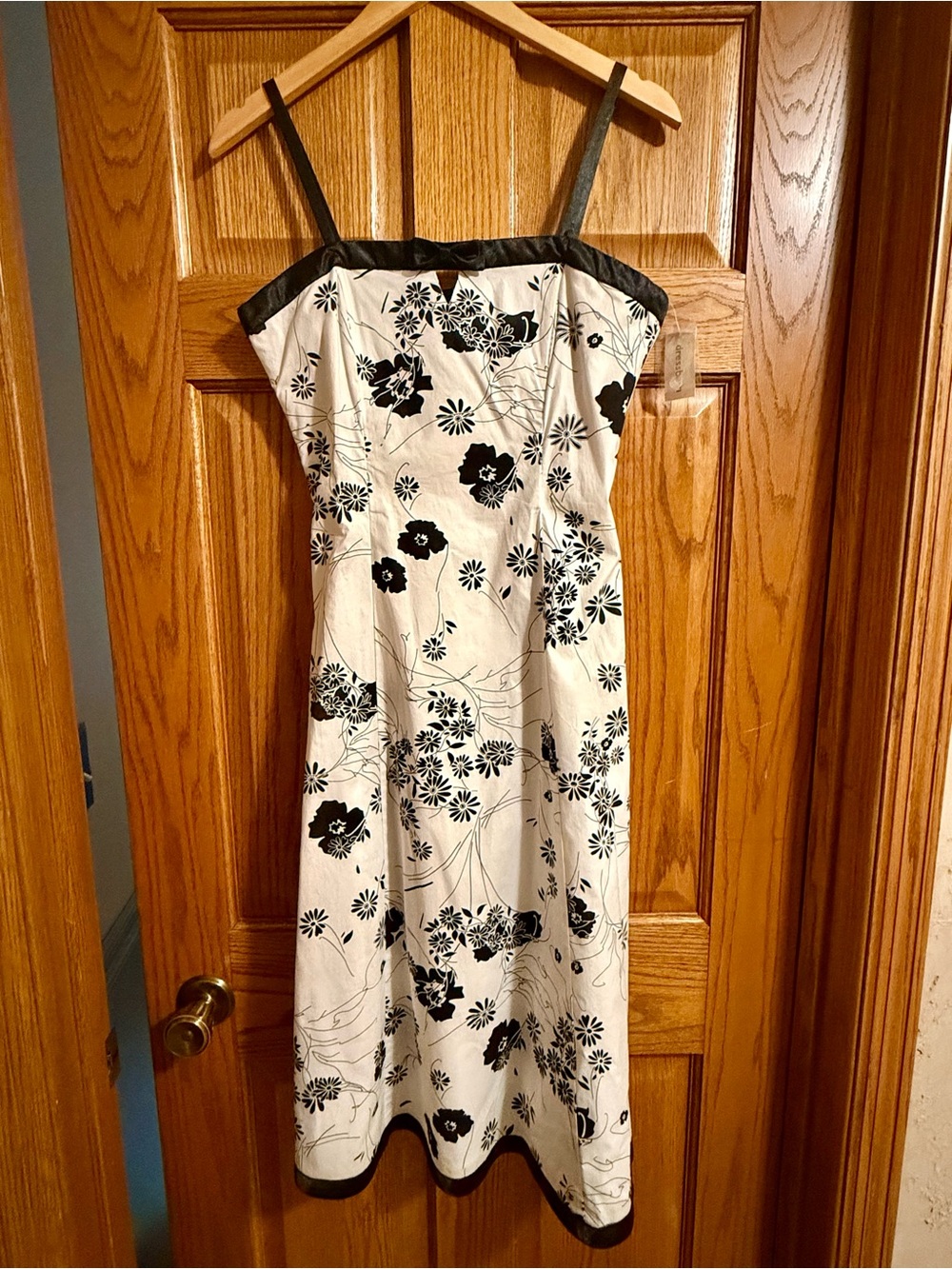 Black and White Floral Midi Dress with removable Spaghetti Straps - size 6
